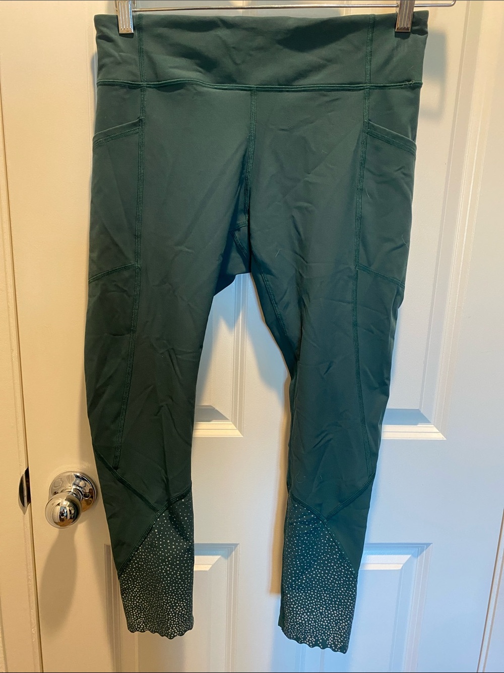EUC Lululemon Tight Stuff Tight ll Green Capri Leggings with Dot Trim